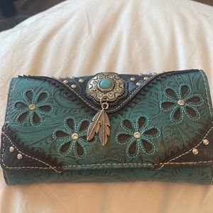 Multi Functional Western Concho Cut Out Trifold Clutch Crossbody Wallet